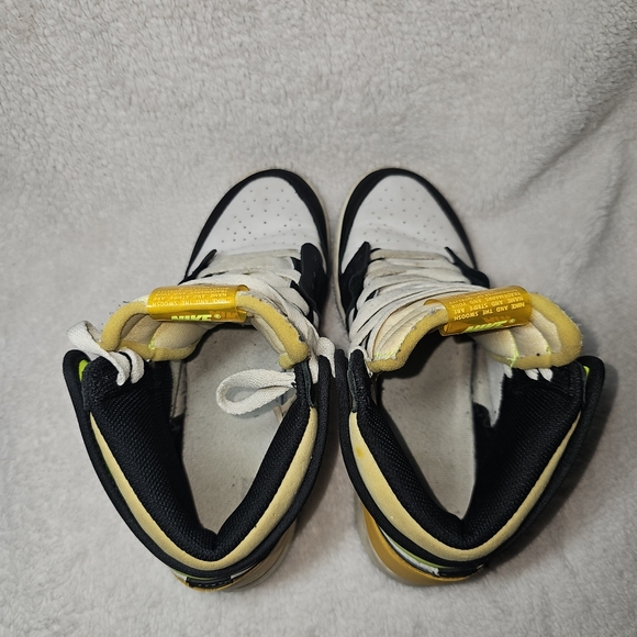 Air Jordan 1 Retro High OG “Volt Gold” size 7Y - Picture 4 of 11